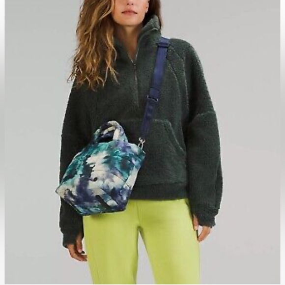 NWT Lululemon Athletica Quilted Grid Crossbody Bag In Silver Drop ASIA EXCLUSIVE - Picture 5 of 12